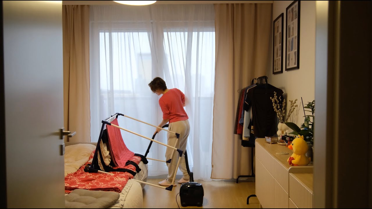 a cozy rainy day | cleaning, baking& relaxing
