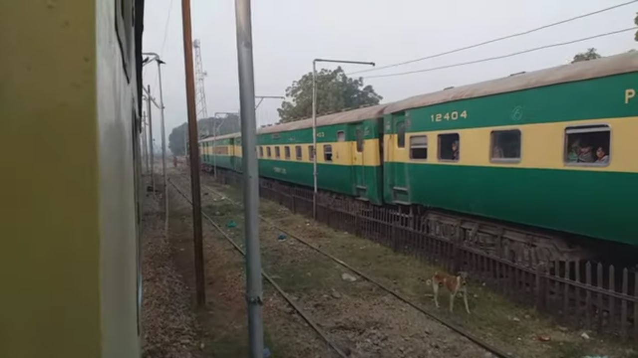 Pakistan Railways:8dn Tezgam Express crossing River Sindh & reaching Kotri Junction