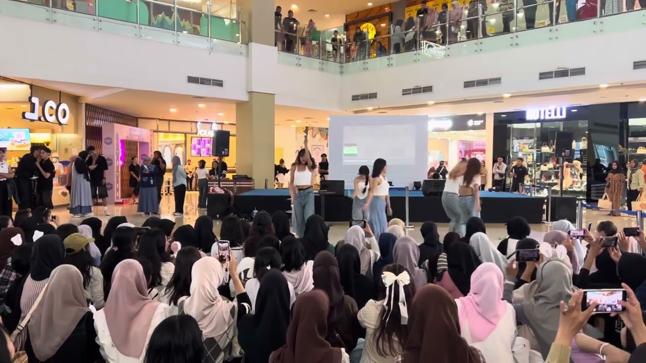 250523 U.R DANCE CREW cover XG ‘IS THIS LOVE’ at KPOP IN PUBLIC 3