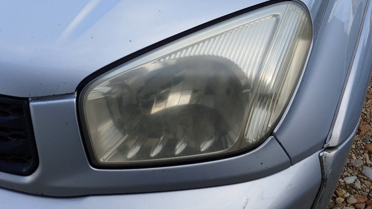 Change headlight bulb on a Toyota Rav4