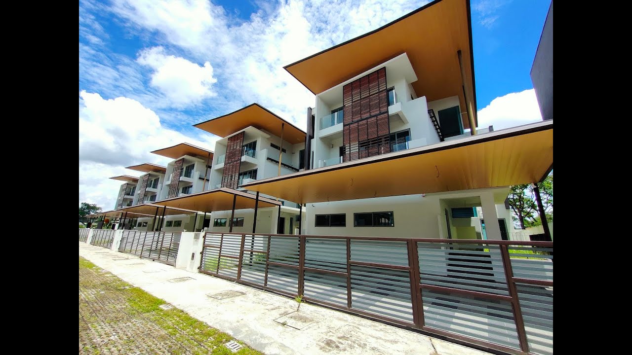 3 Storey Detached, Windsor Estate, Stampin Tengah