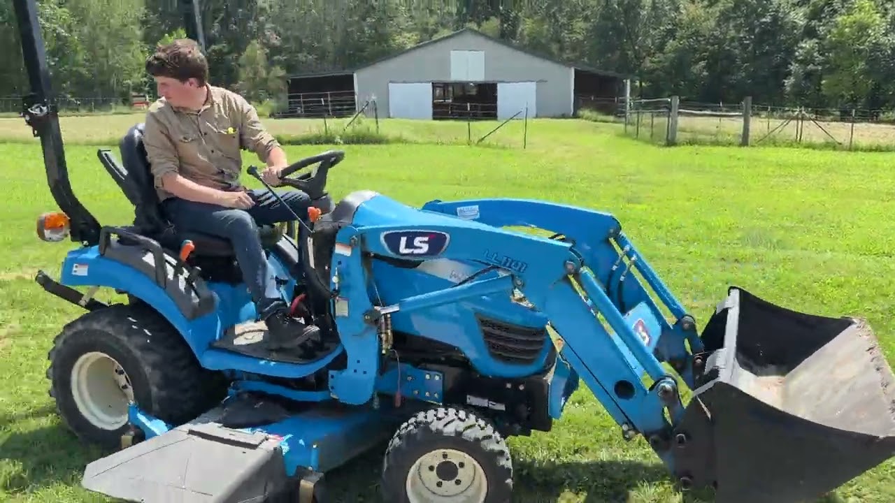 Lot 26 LS MT125 Tractor