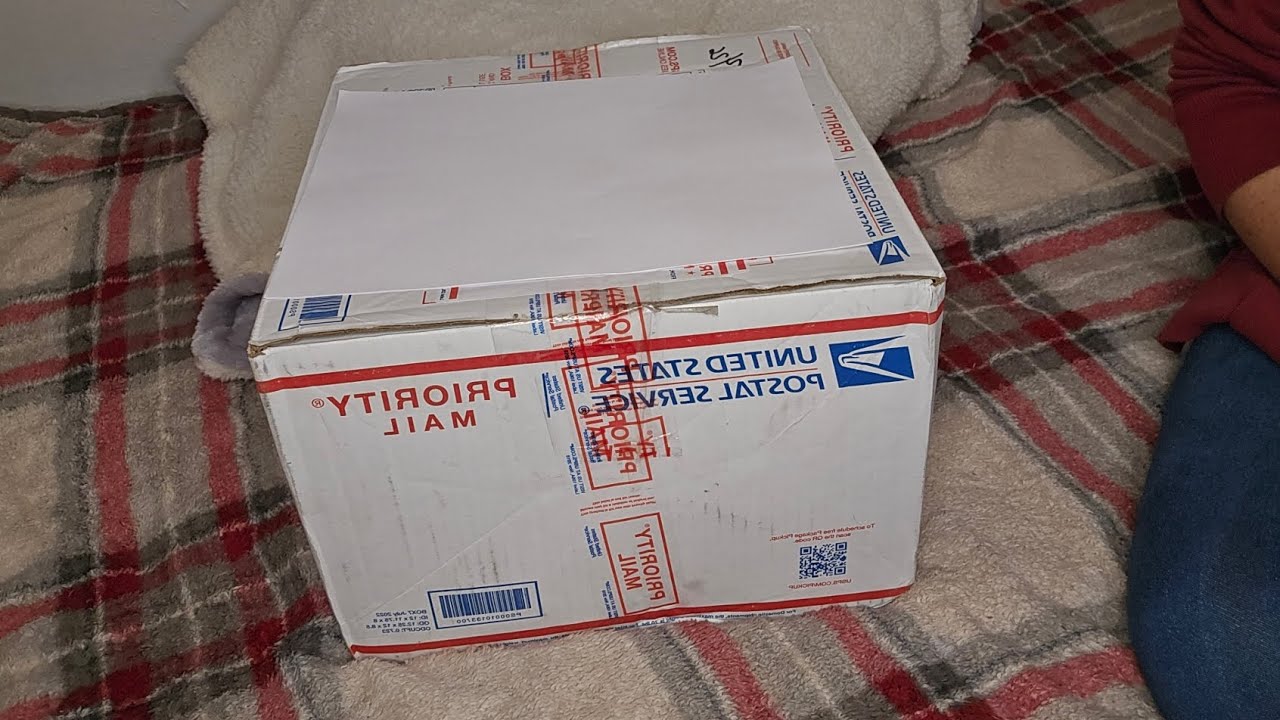 Reborn box opening!! 📦 😍  Who is in the box? #dollysistersunited #rebornchannel #boxopening