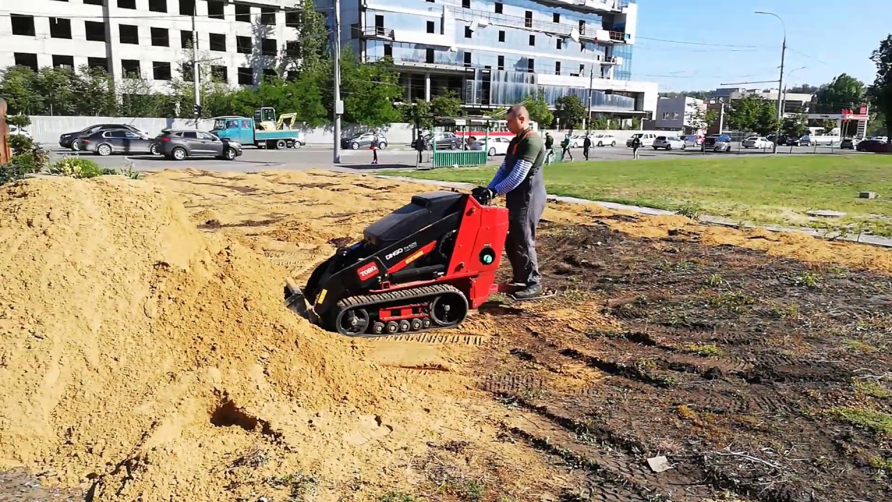 Toro Dingo TX525 Wide Track with standard bucket