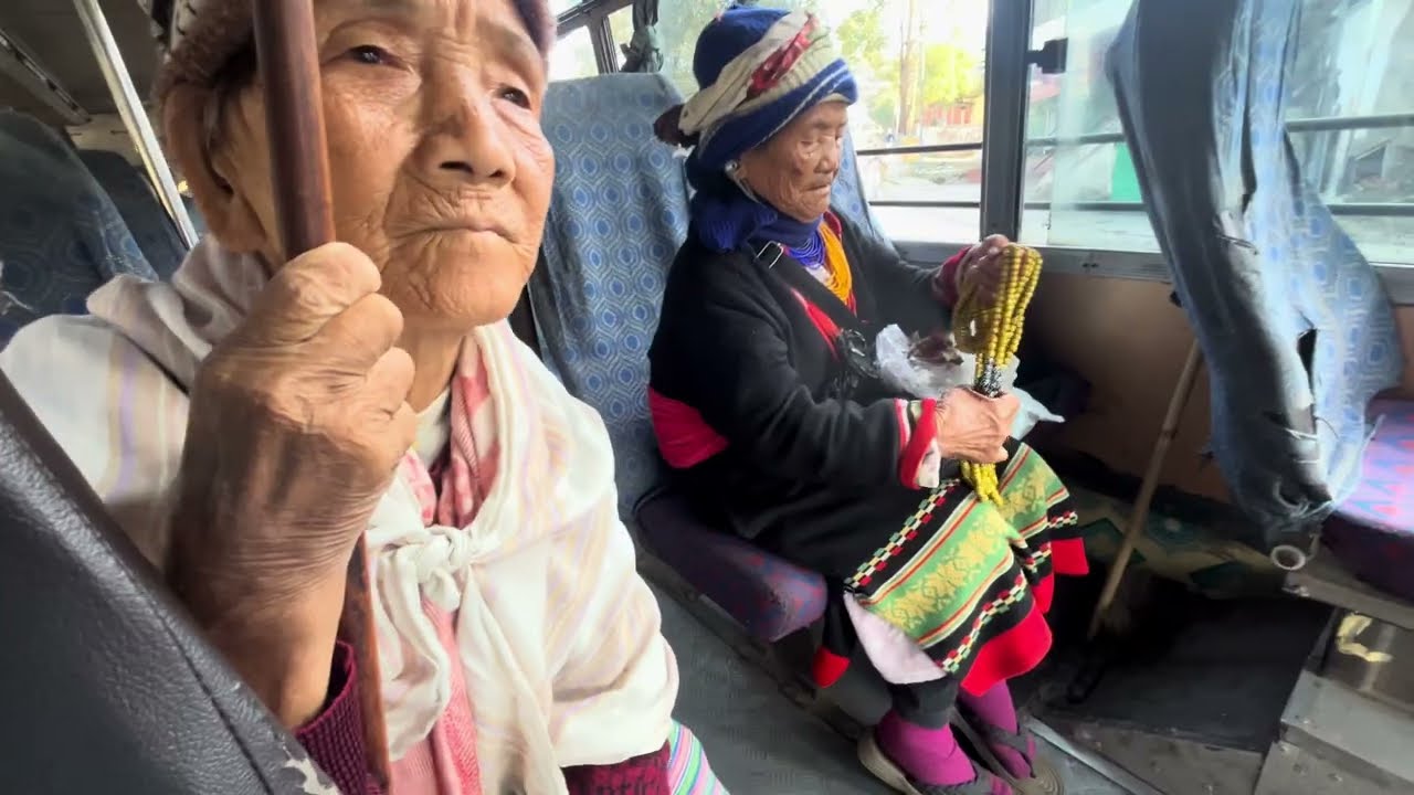 She sell local beads for survival.