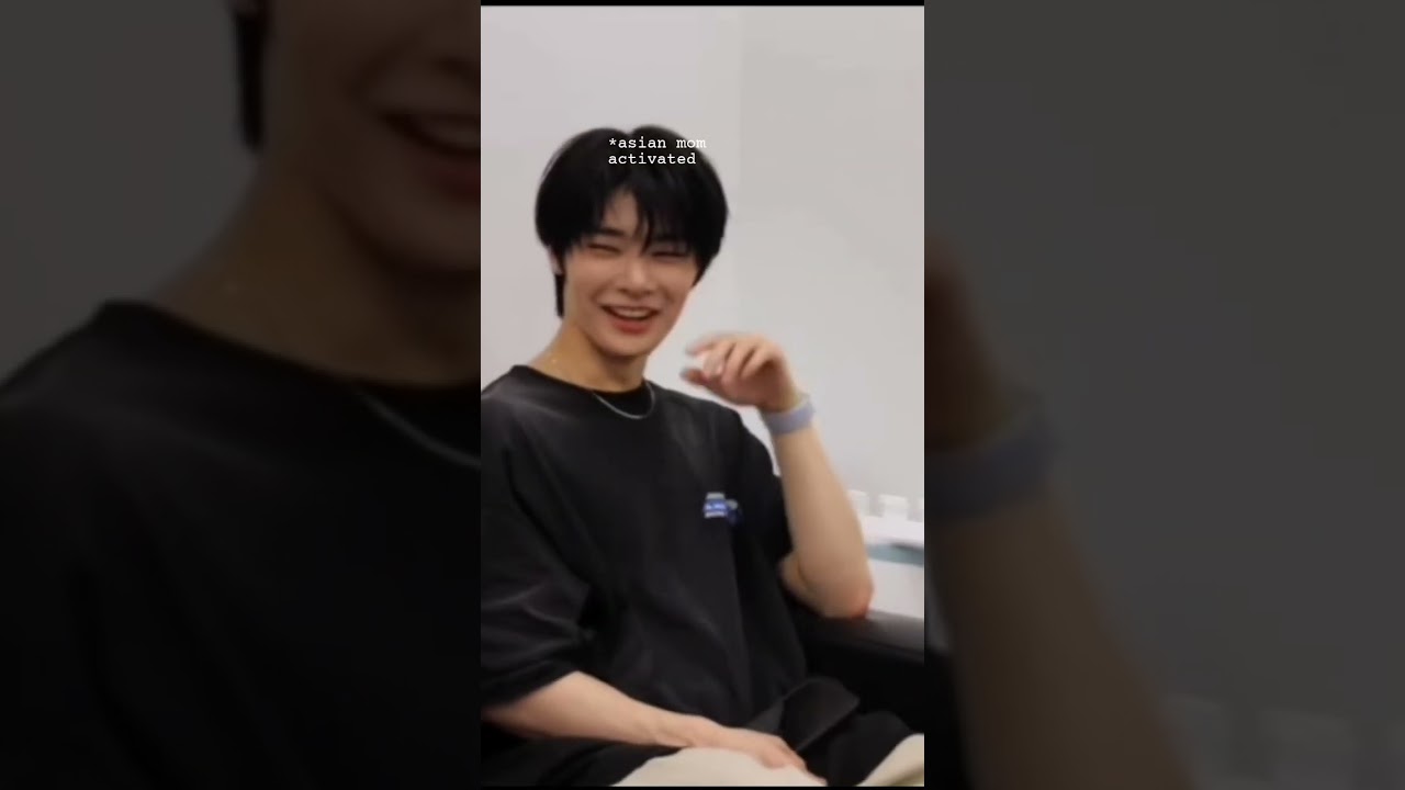 Aunt I.N. and 3 year old Yongbok mode activated 😅 #felix #in #han #jeongin #yongbok #straykids #skz