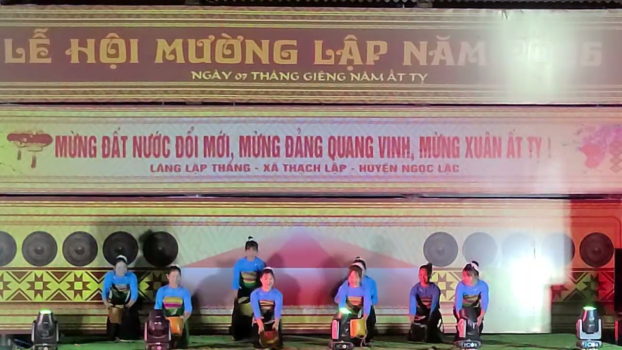 GÁI MƯỜNG XINH ĐẸP TRONG NGÀY HỘI 