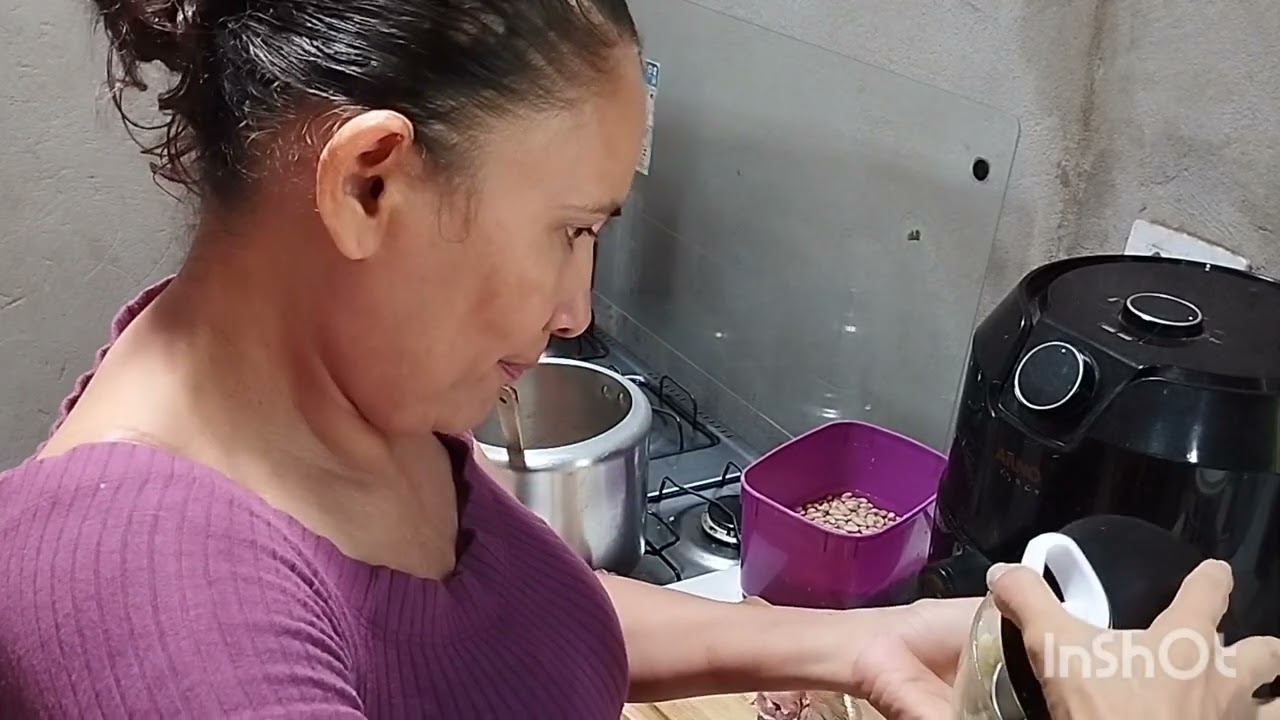 Vamos almoçar almoço simples mais muito maravilhoso.