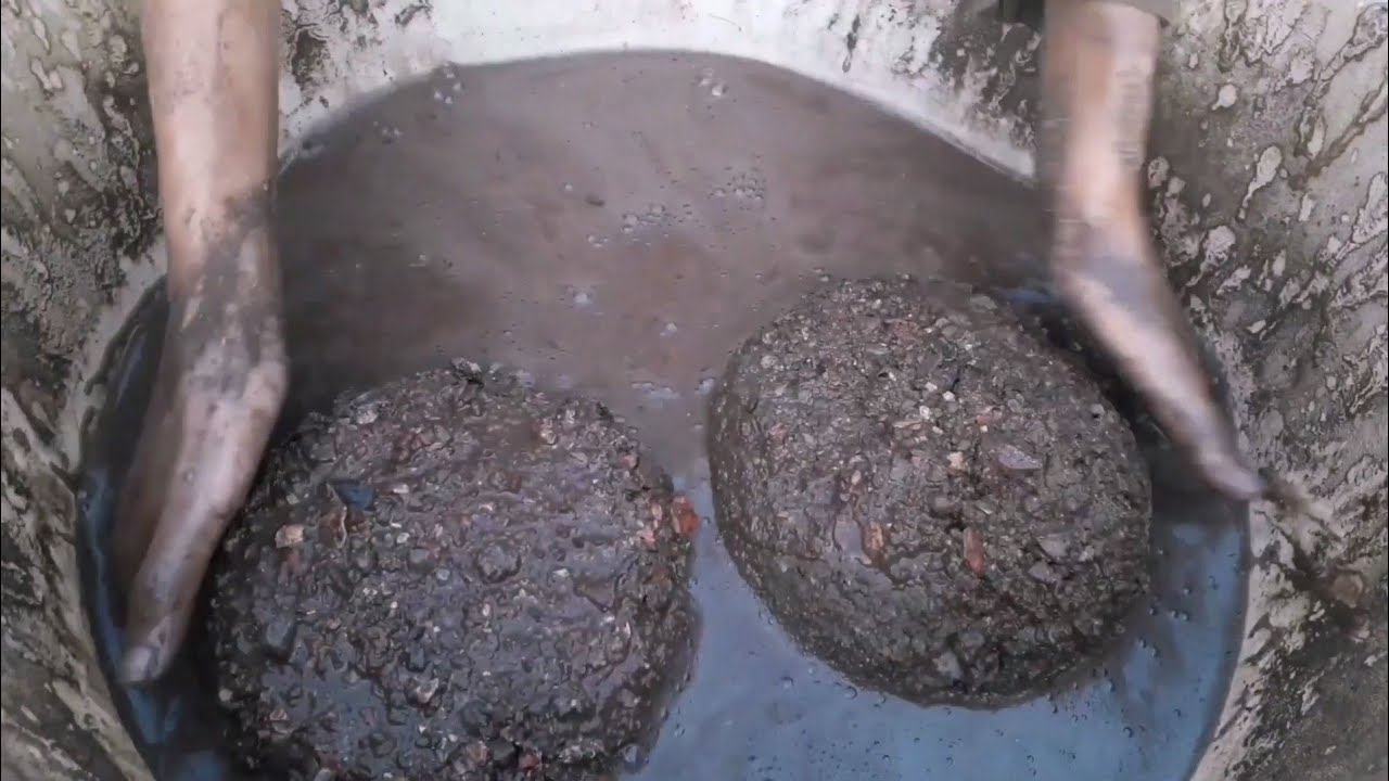 Red Stoney crunchy bowls crumbling in lots of water 💦💦Dusty mouthwatering Asmr crumbling