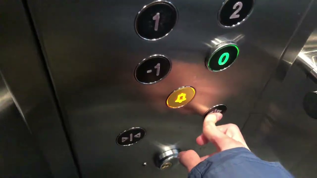 Unknown lift - The British Museum London