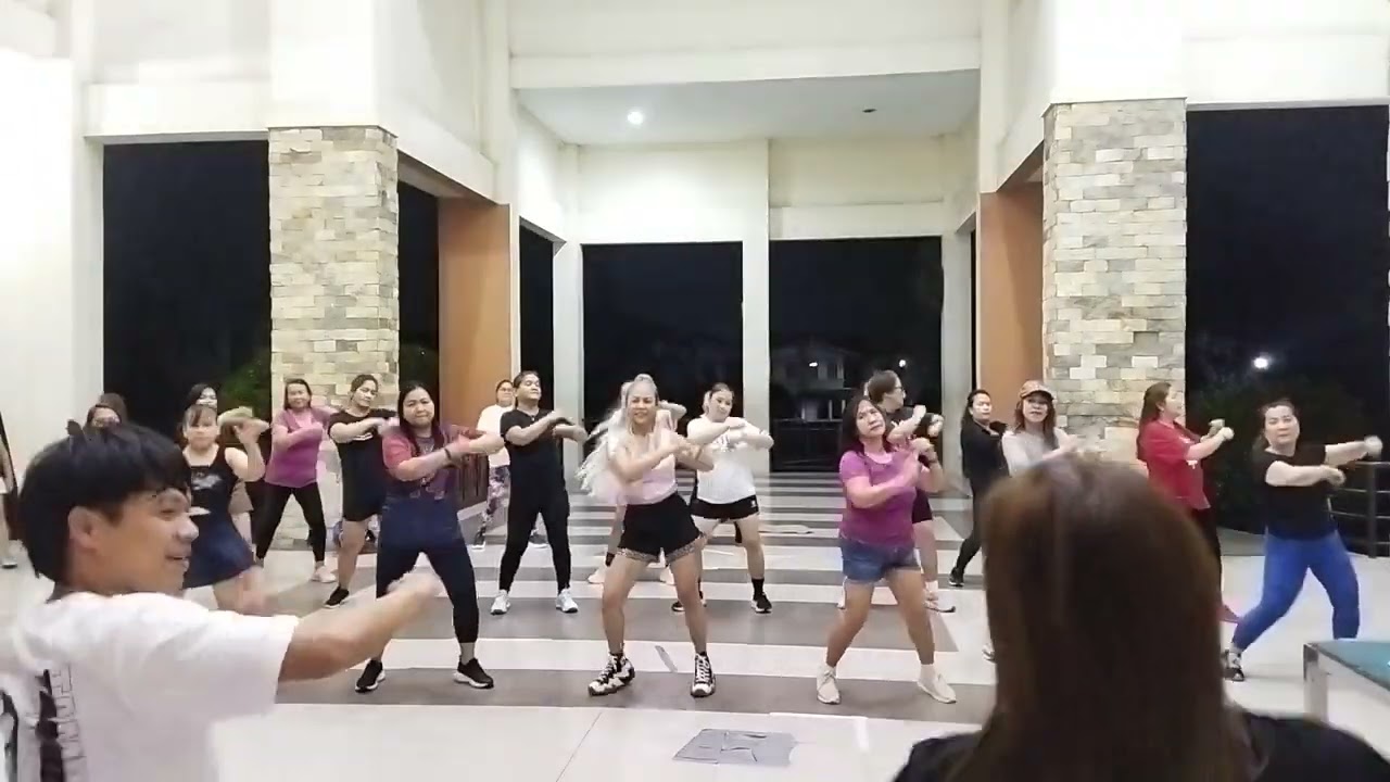 FCSR Zumba Lovers 💗 #holdingoutforaheroremix