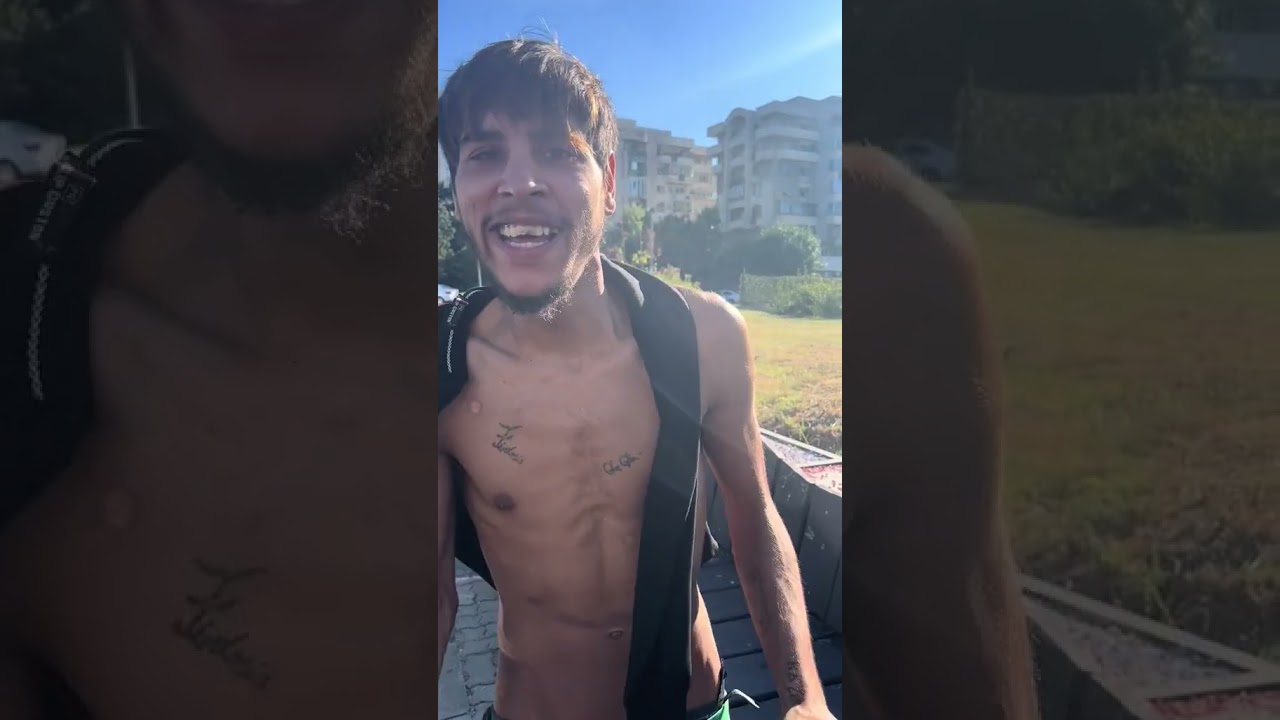 Stefan ghe fumează o țigară modela nouă