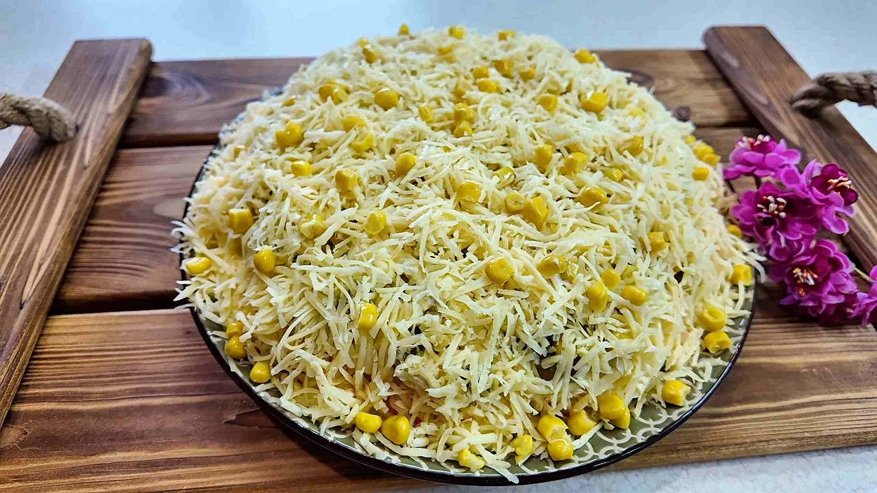 Салат СЫТНЫЙ с курицей, кукурузой и сыром. Простой и вкусный рецепт