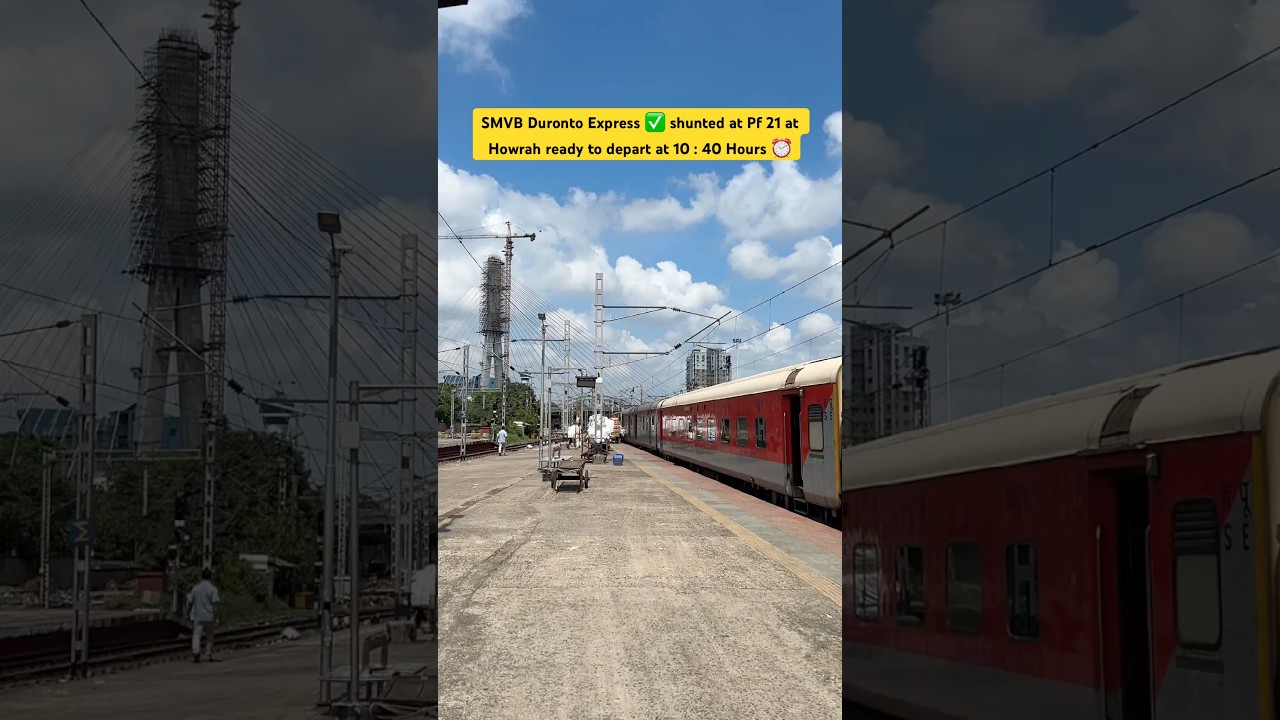 SMVB Duronto Express ✅ shunted at Pf 21 at Howrah ready to depart at 10 : 40 Hours ⏰