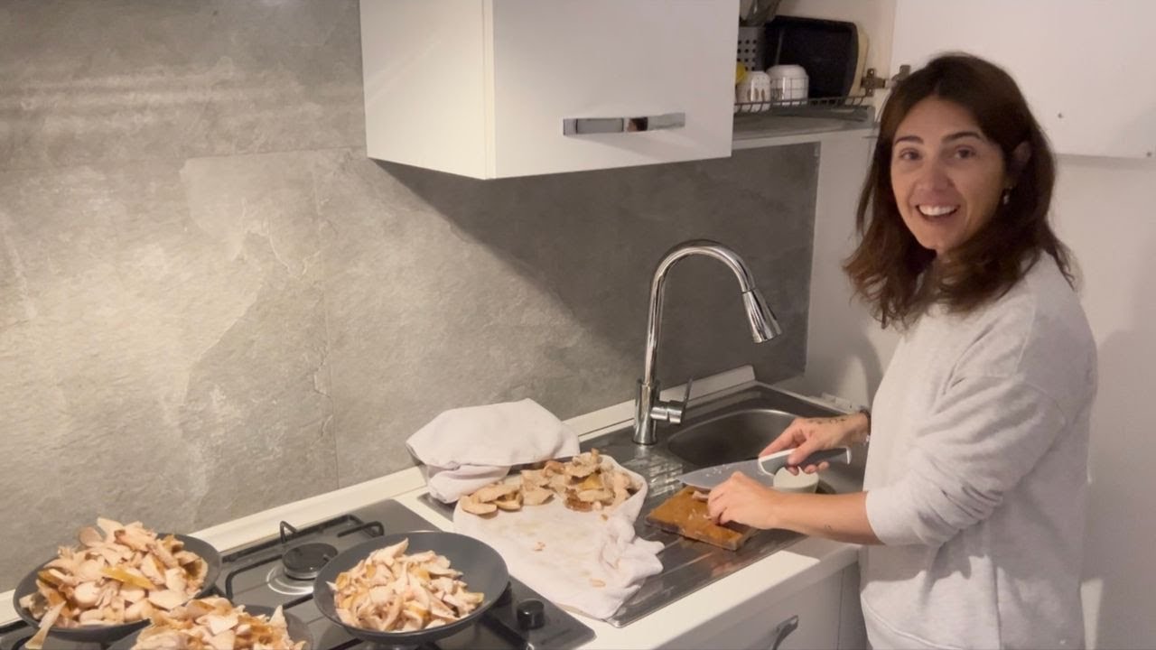 🍄 RACCOGLIAMO FUNGHI NEL NOSTRO GIARDINO e Aggiornamento sulla ristrutturazione del casale 🏡 