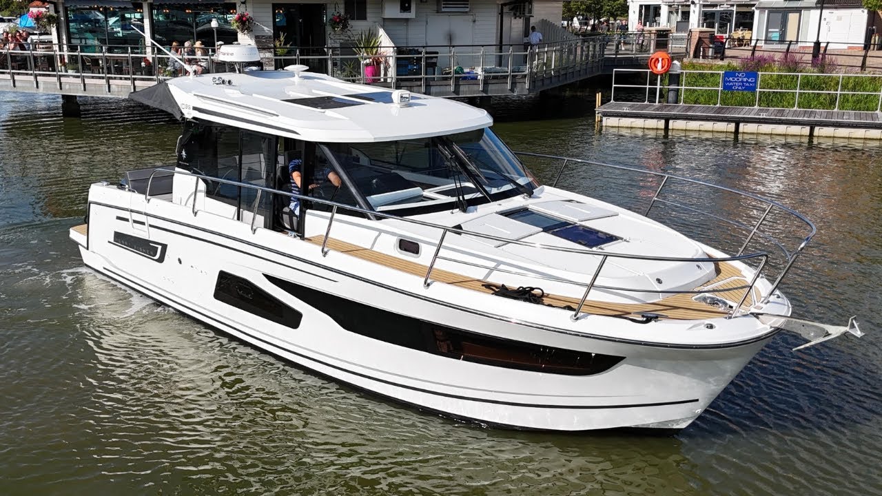 Jeanneau Merry Fisher 1095 - £159,950 Top Spec