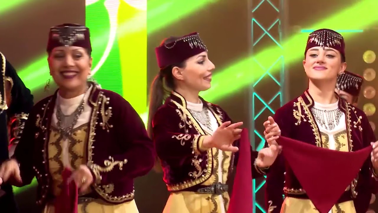 Akunq azgagrakan hamuyt - Trina ev Champi par