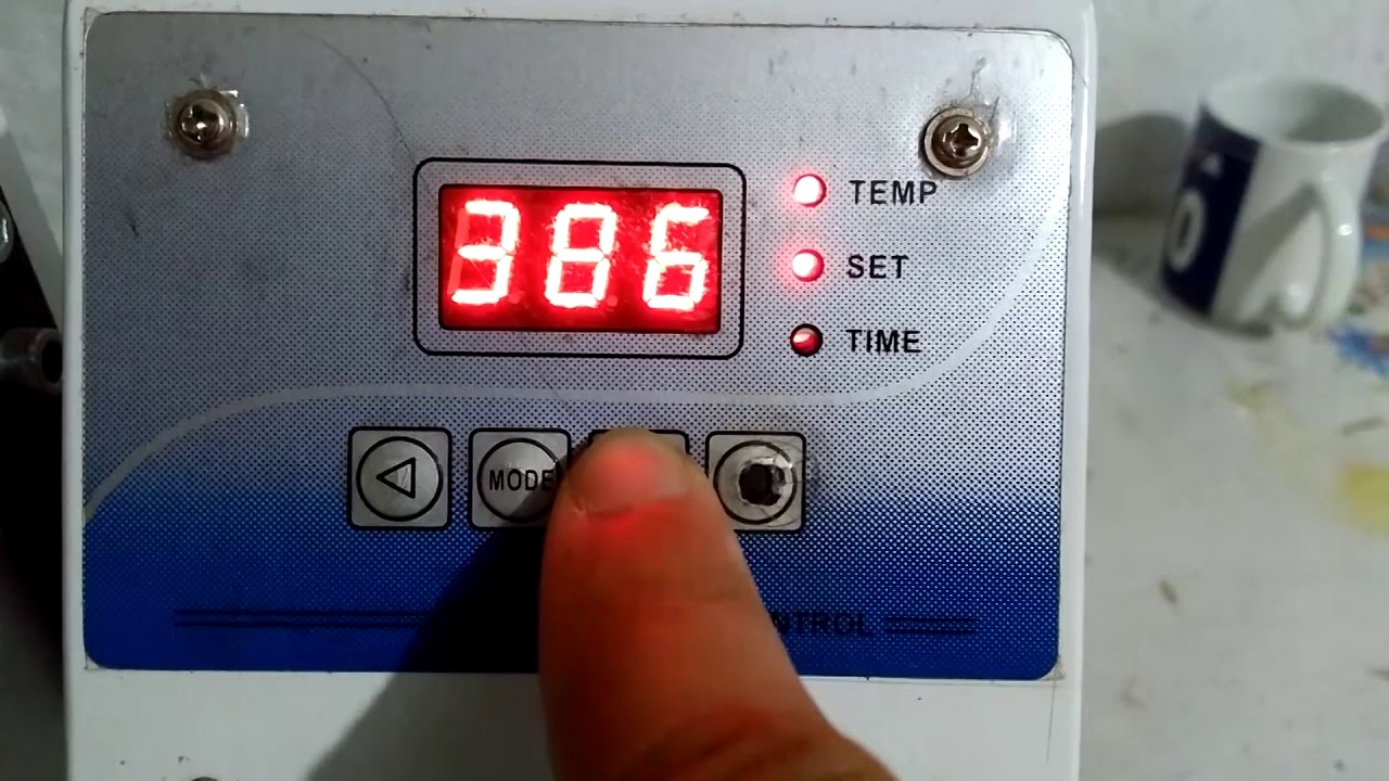 Como regular a temperatura da prensa de caneca