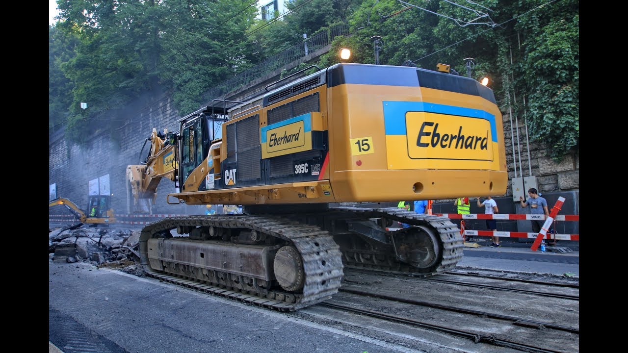 Caterpillar CAT 385C LME tramway demolition
