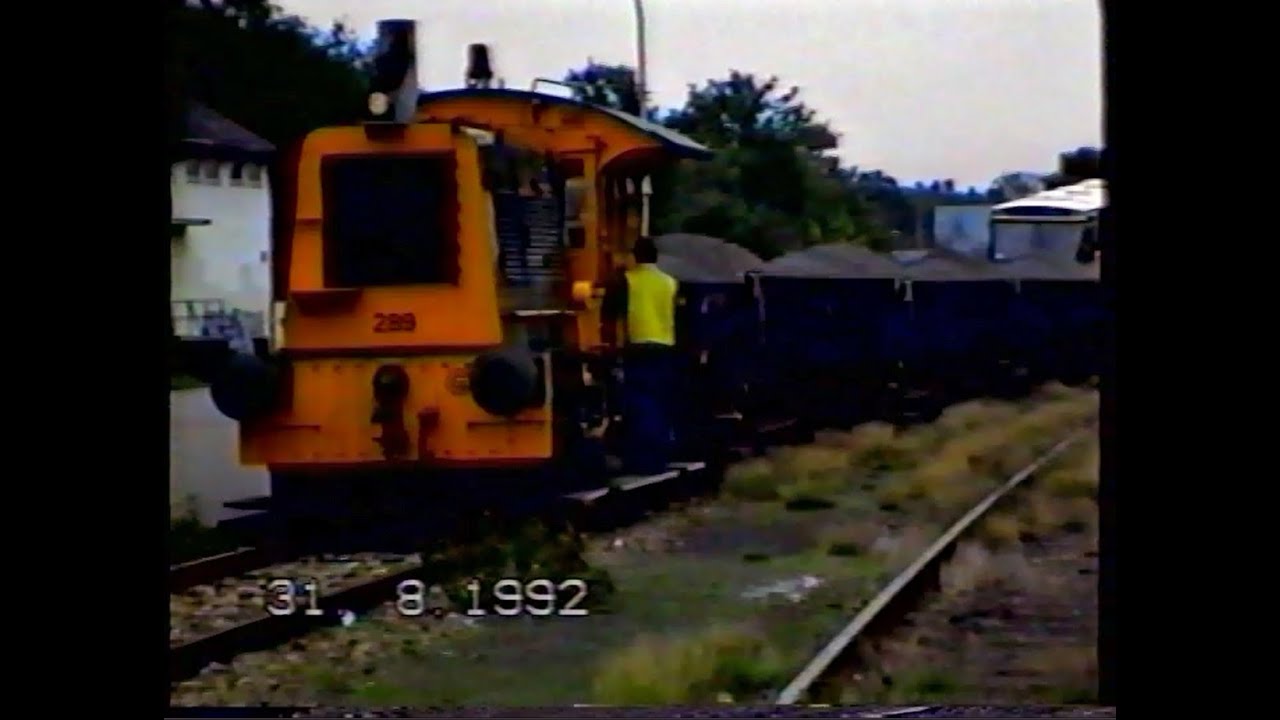 Locmotor Sik rangeert in Emmen met cabinerit 31-8-1992