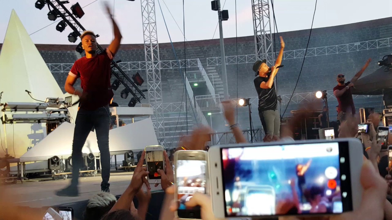 Soprano - Entrée sur scène avec En feu - Live Arènes de Béziers 20/07/17