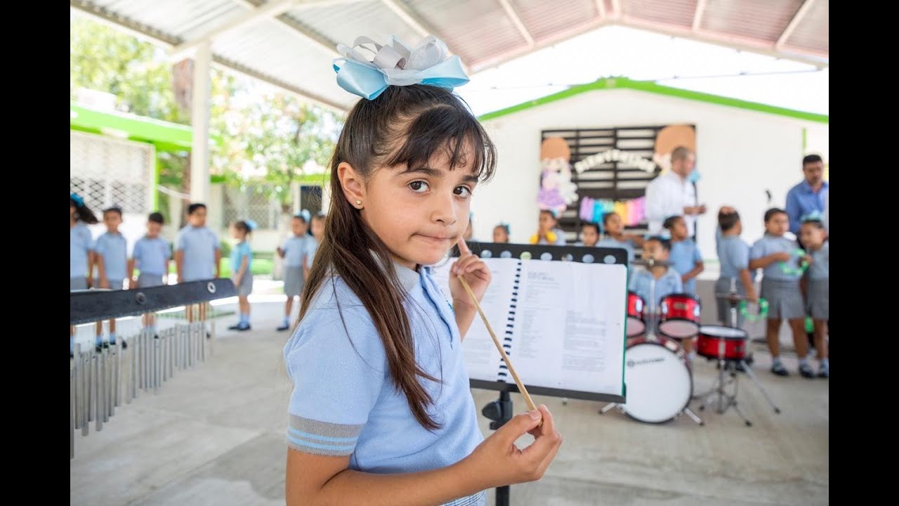 Conoce a Oxana, la pequeña directora de Orquesta que conquistó la web