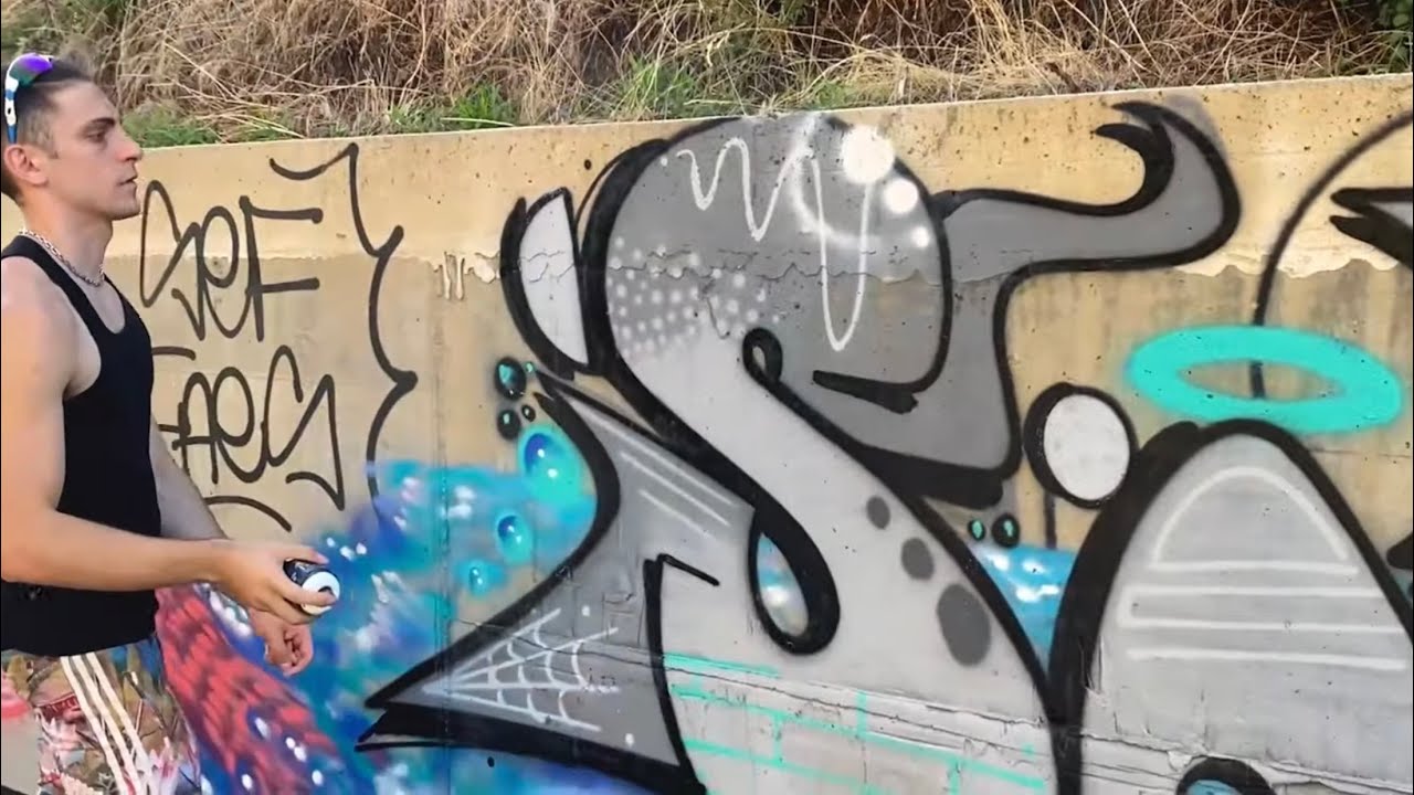 Giovani Writerz fanno un graffito in una Milano focosa e deserta [feat. Lollo]