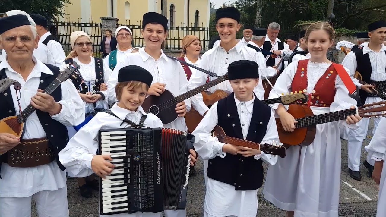 @VESELI BEĆARAC U SLUNJU-KLINCI RASTURAJU -SVIRAČI IZ SLUNJA,RAKOVICE CETINGRADA,CVITOVIĆA,FURJANA..