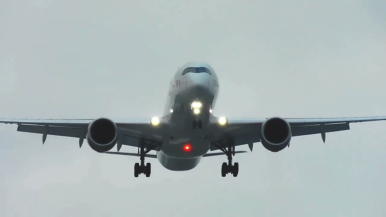Four Heavies Arriving at Heathrow Airport before 3 p.m. runway checks