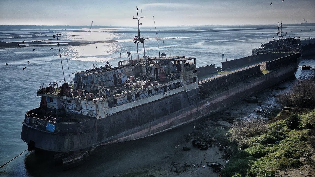Exploring an ABANDONED GHOST SHIP Lost For 40 years!!