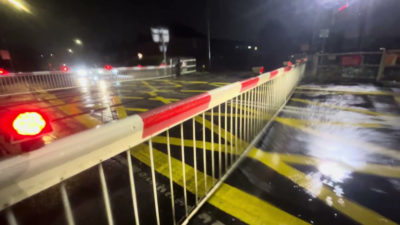 Noose lane level crossing (West Mids)