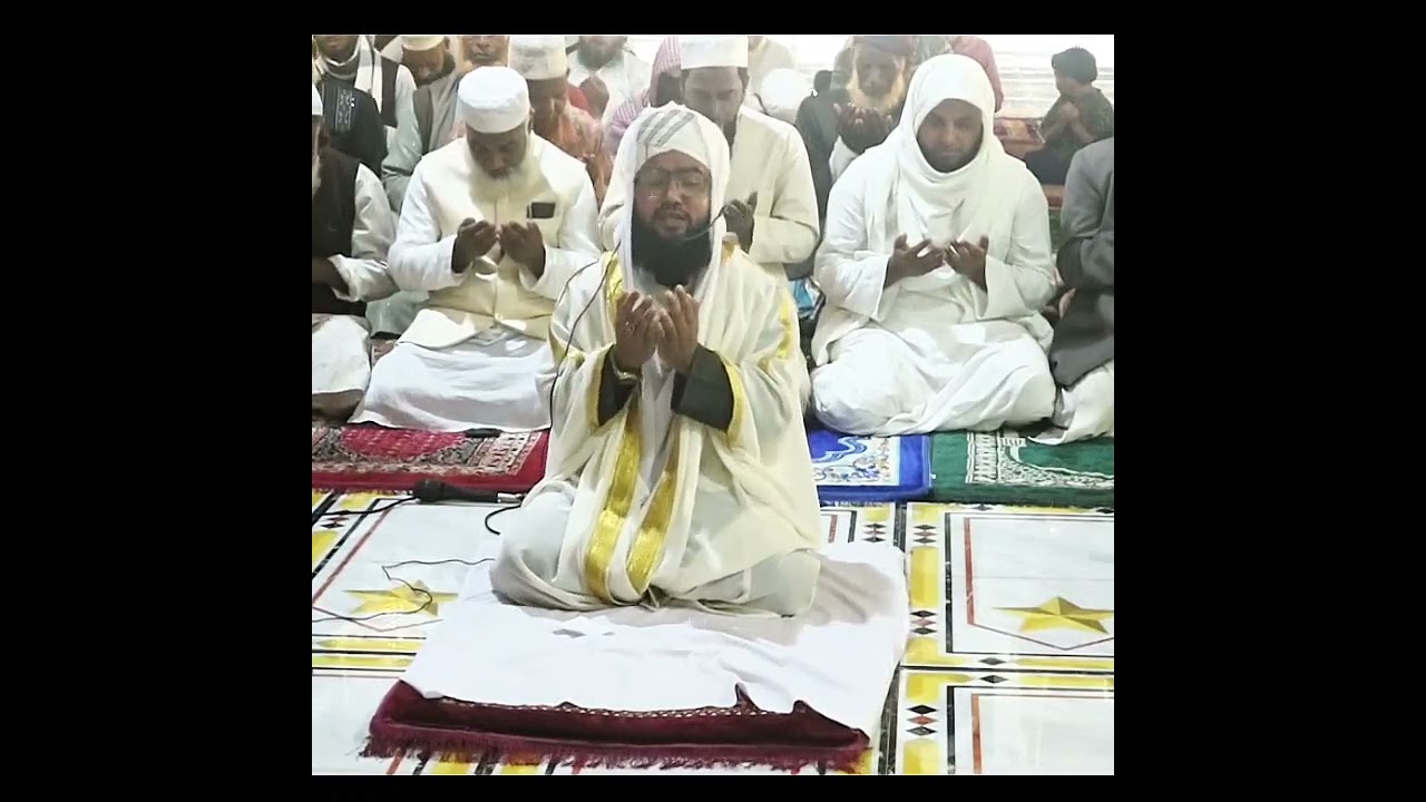২০১ গম্বুজ মসজিদে ৩২২তম জুমার নামাজের মোনাজাত পরিচালনা করেন মাওলানা হাবিবুর রহমান হাবিবি