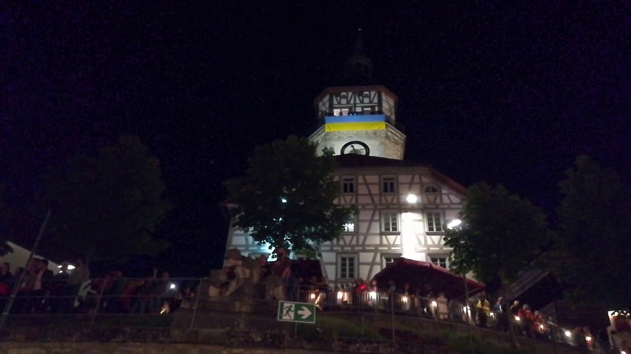 Die Stadt Backnang singt beim Stra&szlig;en fest die Deutsche Nationalhymne