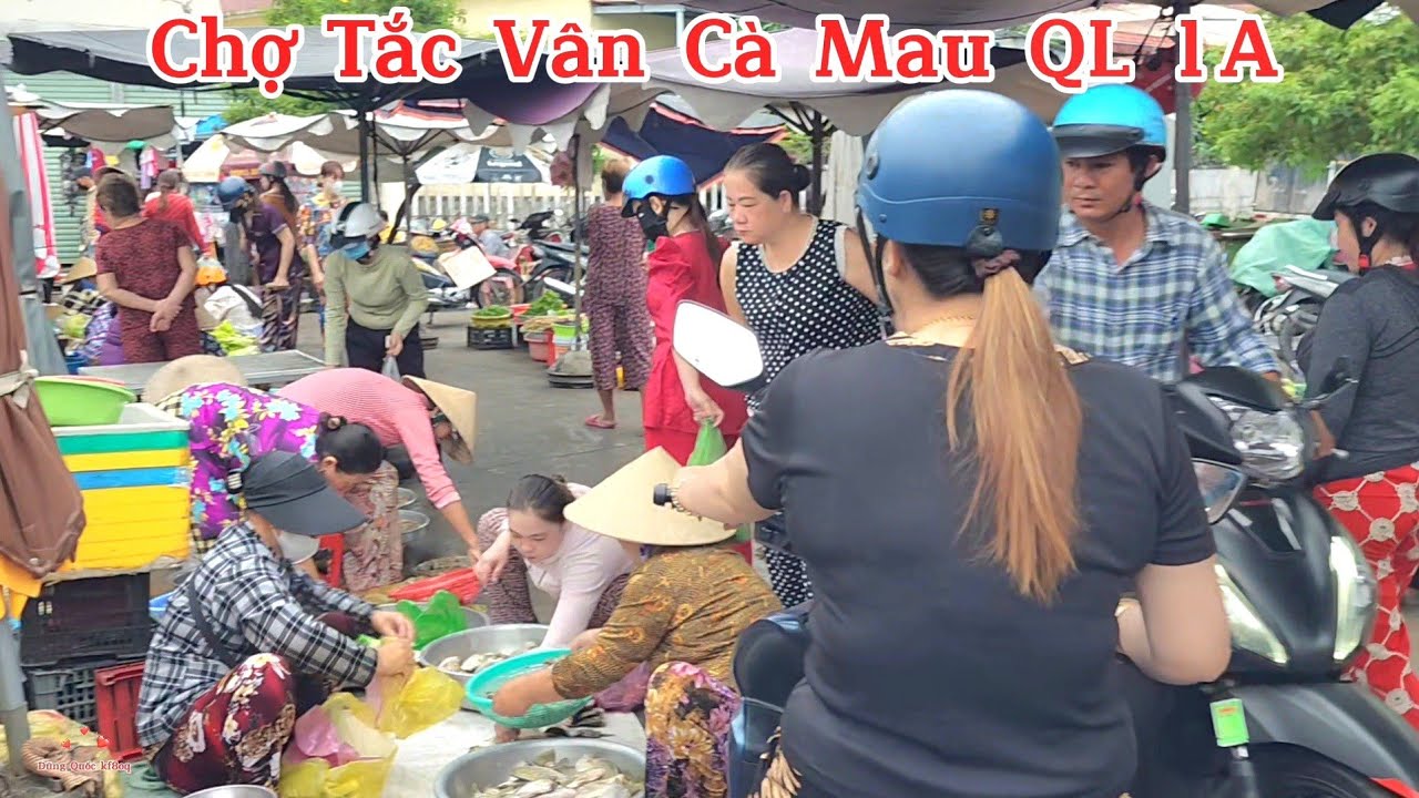 Chợ Tắc Vân Cà Mau. Mua Bán Đông Vui Nhộn Nhịp Vô Cùng. Cập Quốc Lộ 1A. 