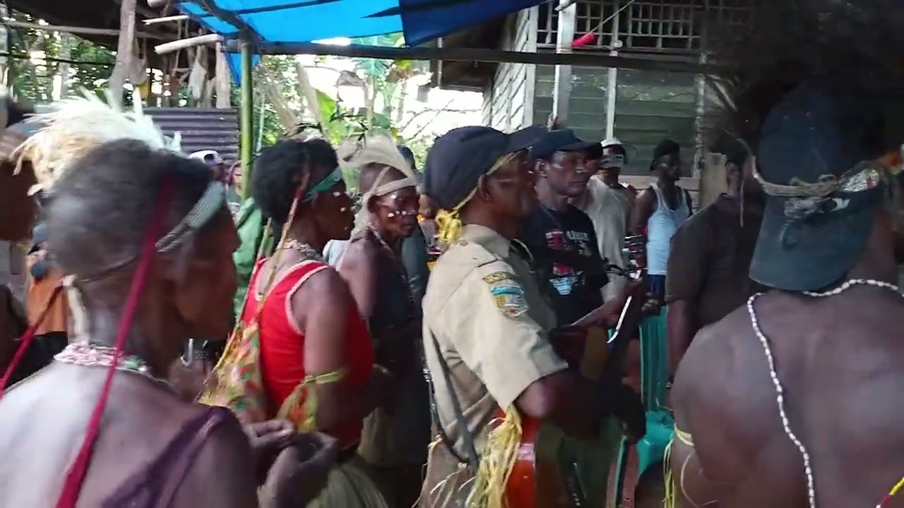 Penyambutan kepala kampung Bukit||Boven Digoel Arimop