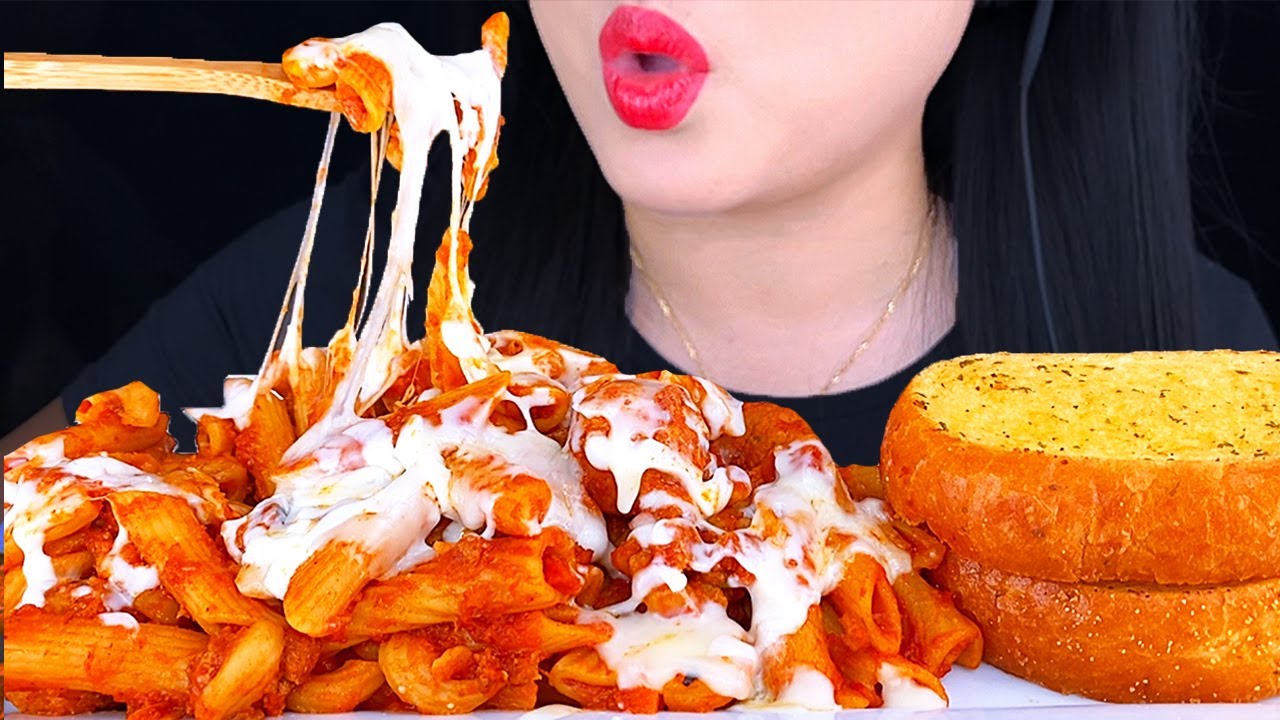 ASMR LEFTOVER CHEESY PASTA & TEXAS TOAST (MUKBANG) ASMR Phan