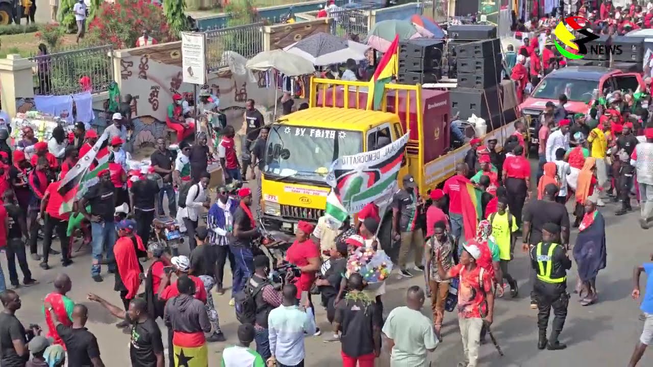 Thousands join 