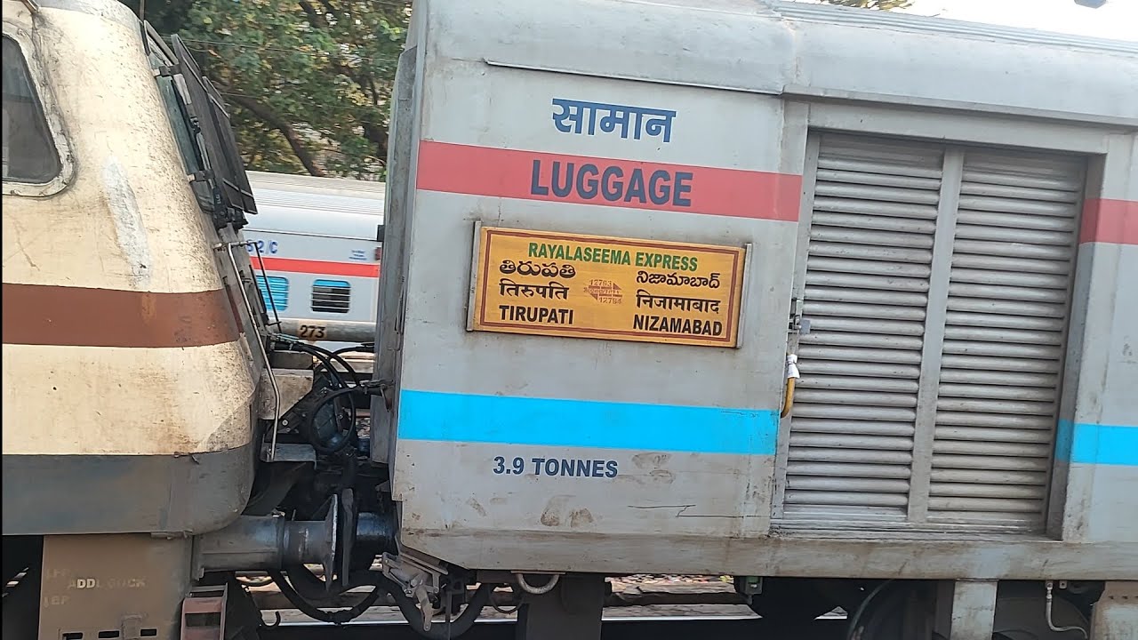 Tirupati to Nizamabad rayalaseema express Tirupati railway station#viralvideo #indianrailways