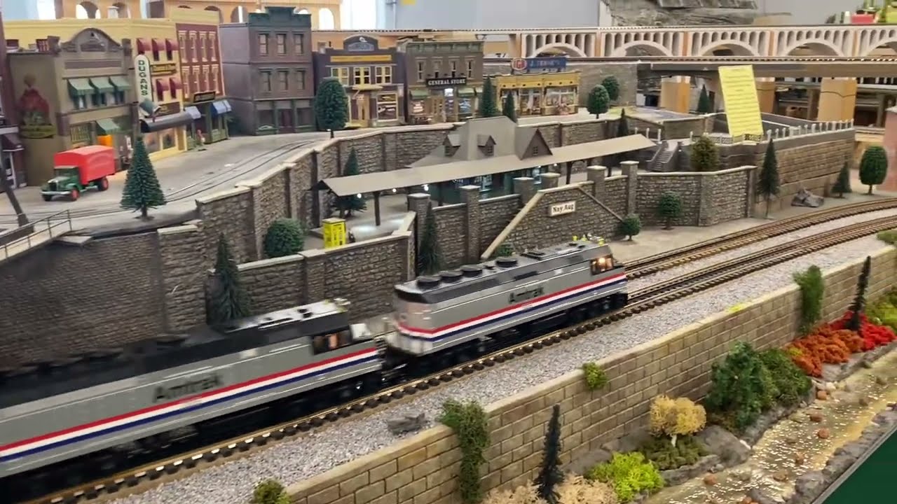 Doubleheading MTH F40s pull MTH Superliner consist around Boston Metro Highrailers