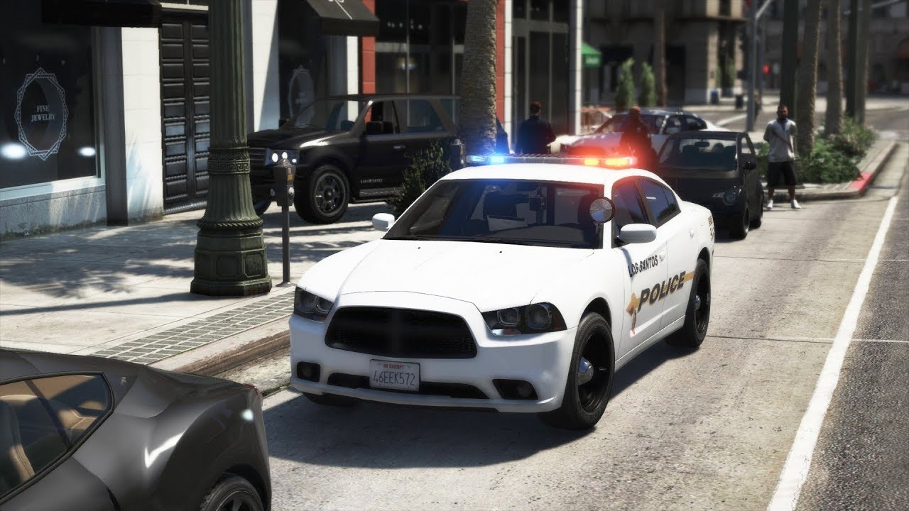 LSPDFR - Day 988 - Driver Tries to Hit Pedestrians