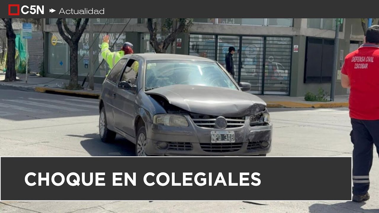 CHOQUE entre un AUTO y un COLECTIVO en COLEGIALES: el SAME ATIENDE a HERIDOS