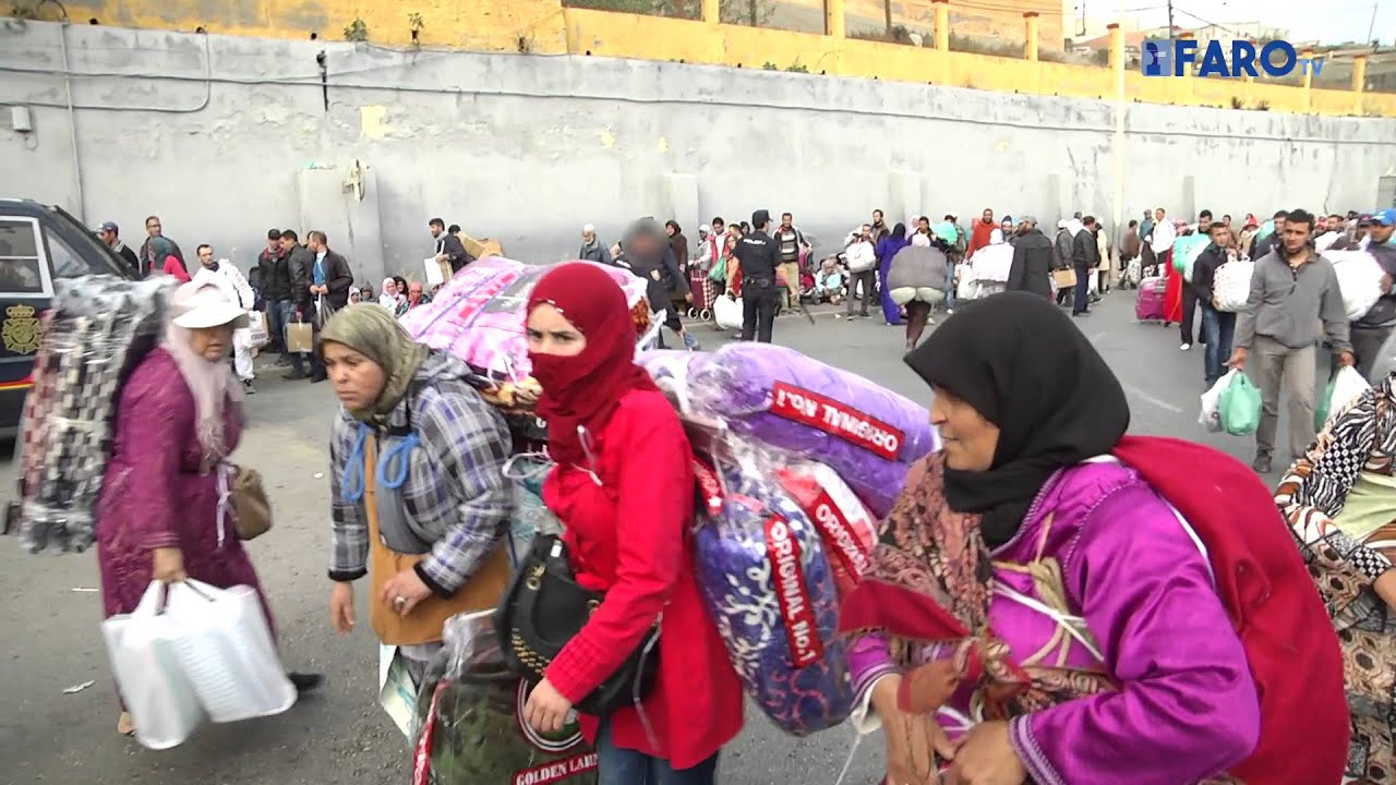 Nueva oleada de avalanchas de porteadores en la frontera del Tarajal