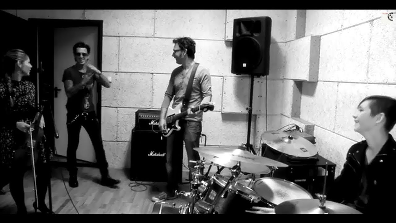 Cir&aacute;da - Ne mondd senkinek Gergelem.(Official Music Video)
