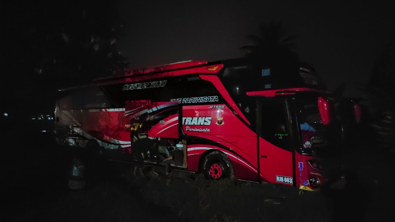 Evakuasi Bus RJB Trans yang amblas di Cisayong || Part 1