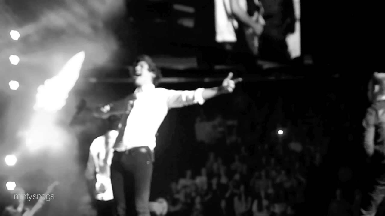 One Direction: Teenage Dirtbag (Wheatus Cover)