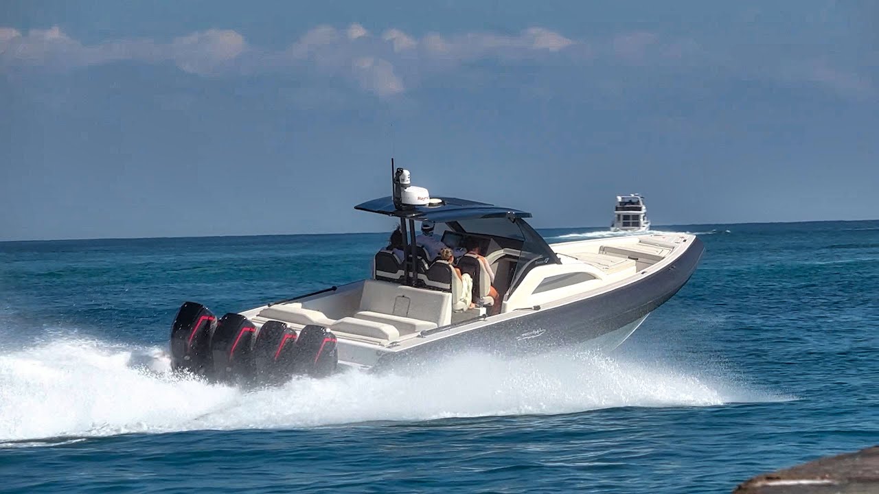 BOATS & YACHTS BLASTING In & Out! HOLIDAY RUSH at HAULOVER INLET