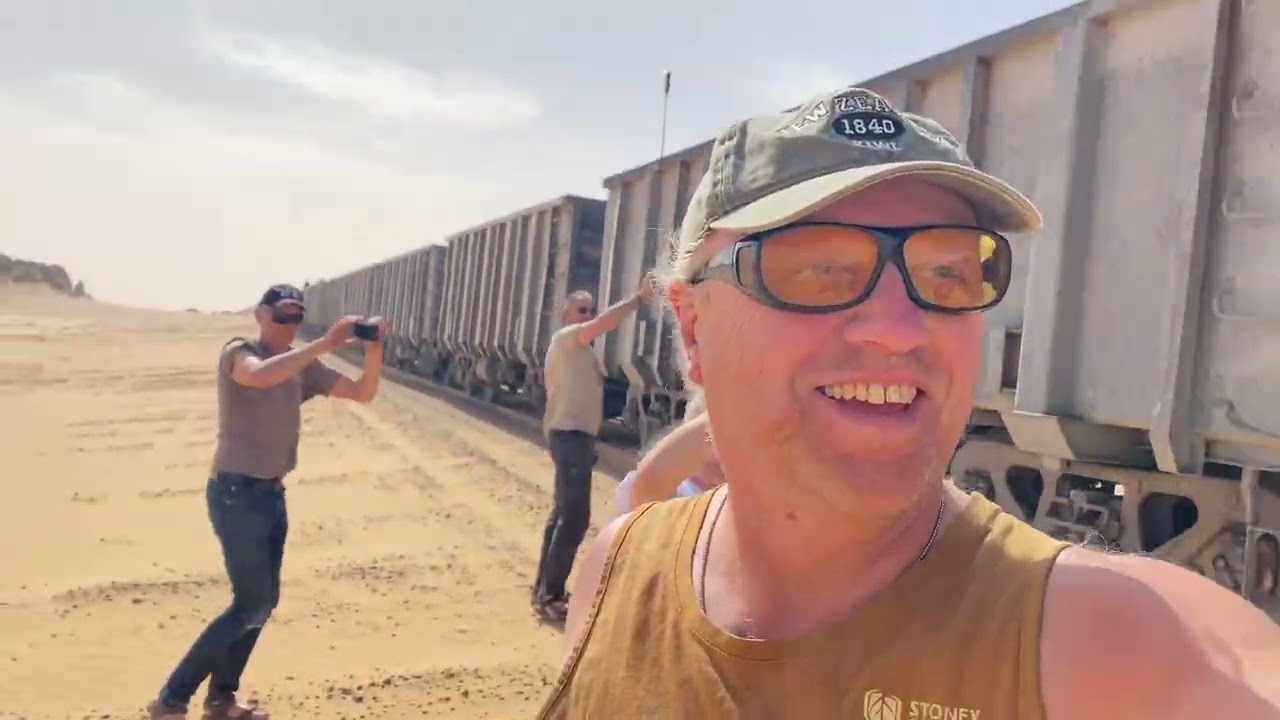 The longest train in the world in Mauritania on the Dakar Challenge sand Job 
