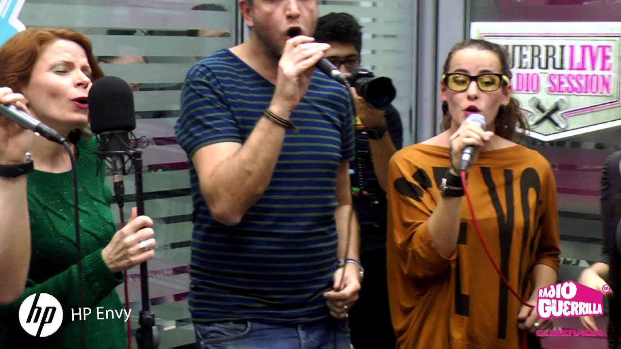 Jazzappella - Jingle Bells Live on Radio Guerilla