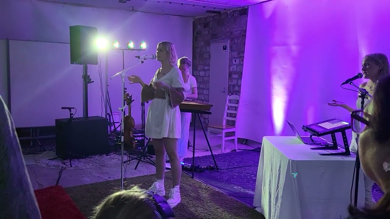 Vilma Jää - Humalahullu @ Taidekeskus Antares, Sippola, 14.8.2024