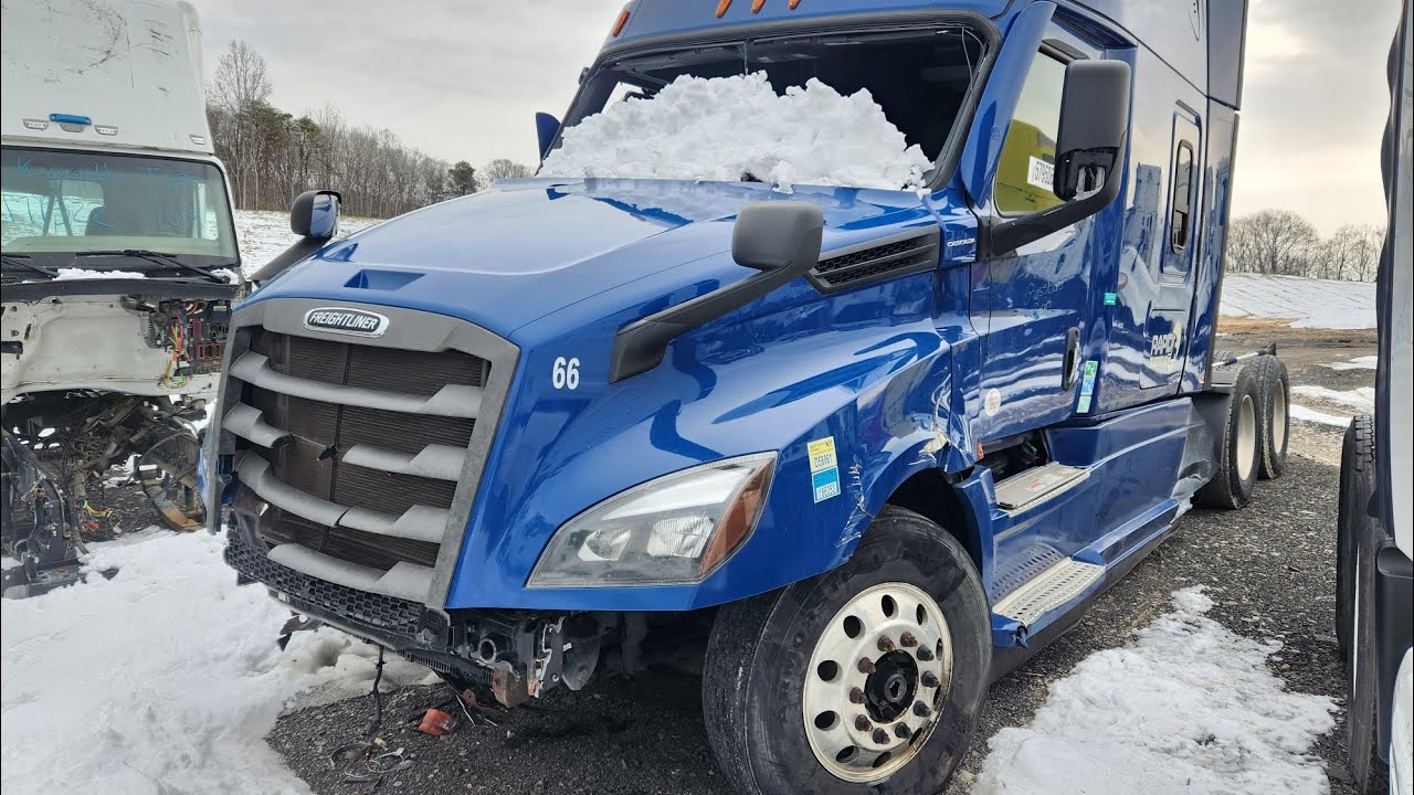 (L00562) 2021 Freightliner Cascadia 126, TRUCK-